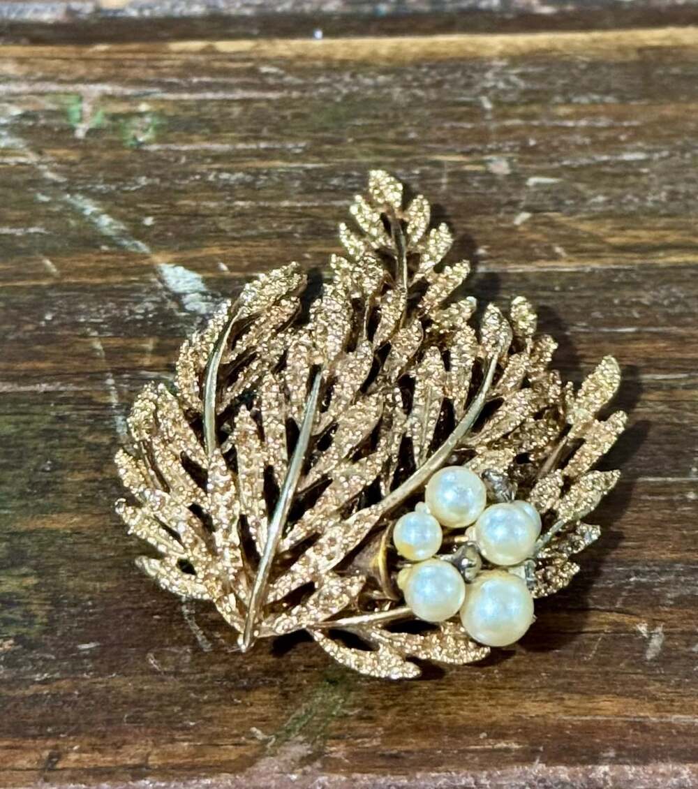 Vintage Gold Tone Leaf Brooch Faux Pearls Rhinestones